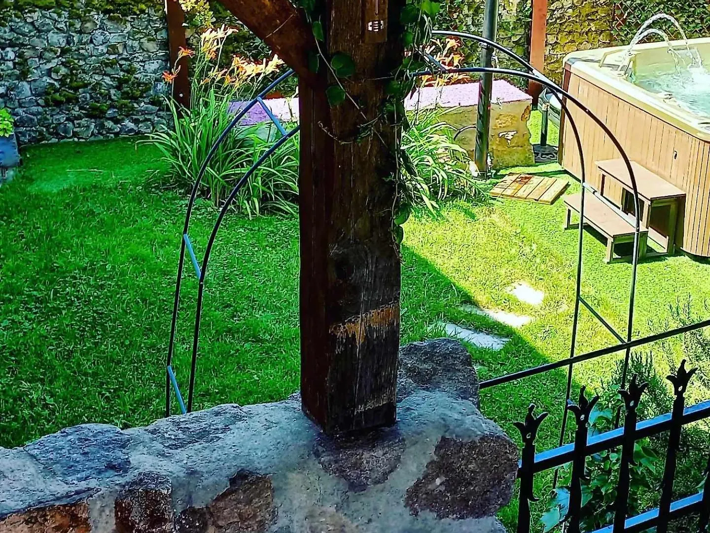 Les Gites Du Couvent En Ardeche - Gite De Groupe Nozieres