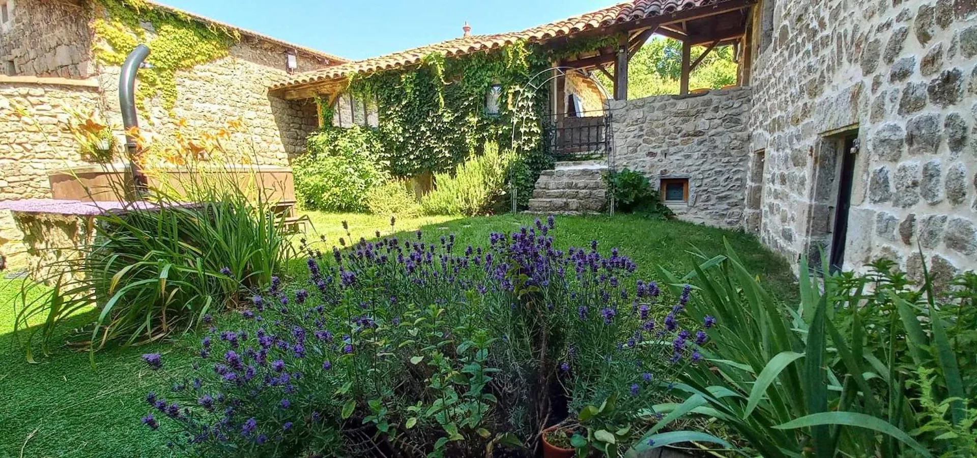 Les Gites Du Couvent En Ardeche - Gite De Groupe Nozieres  Holiday home